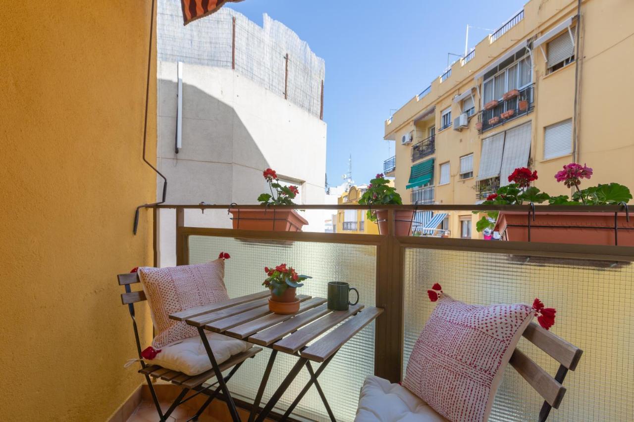 Luminoso Apartamento De Dos Habitaciones Con Terraza Y Parking En El Centro Málaga Exterior foto